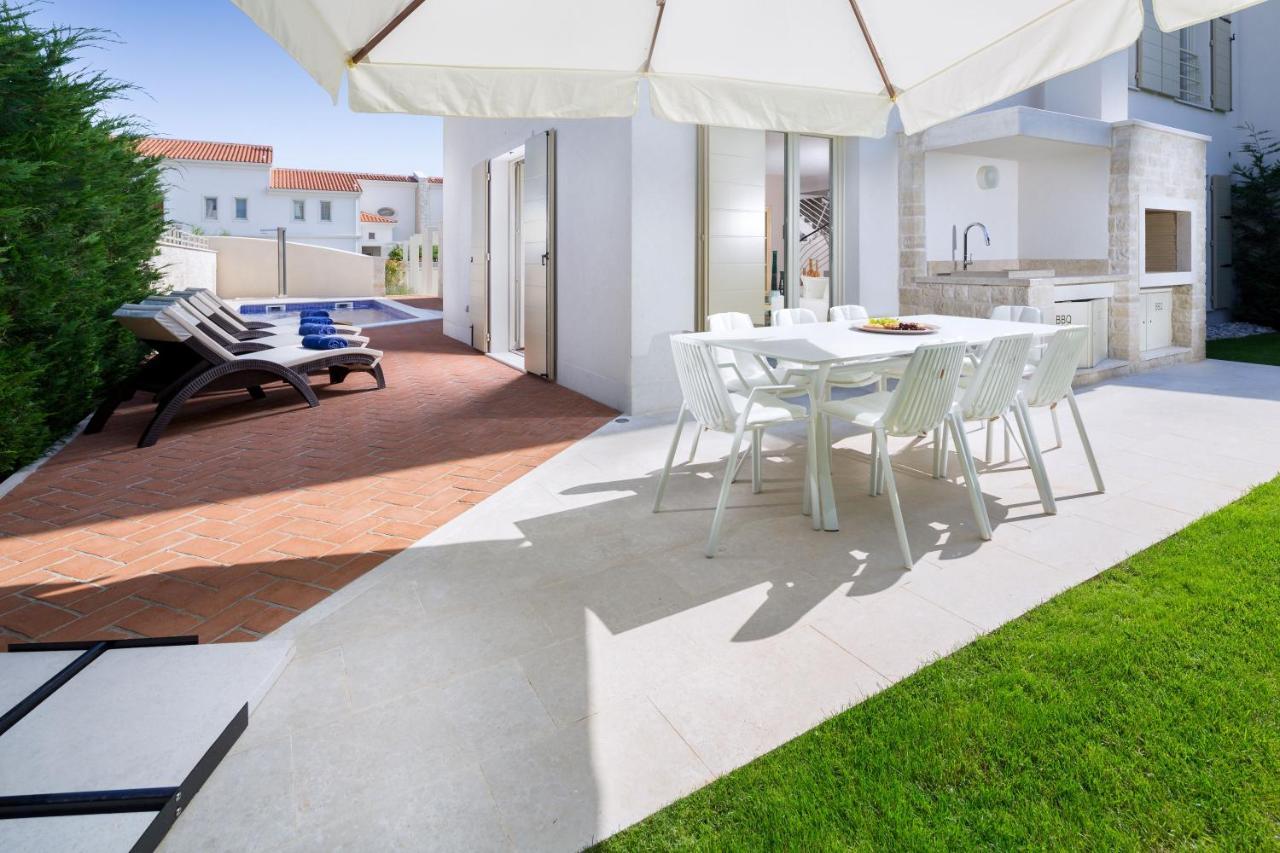 Villa Sylvia by HMZ Villas Tar-Vabriga Exteriör bild